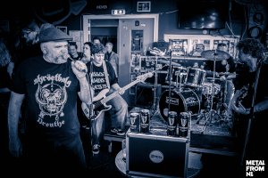 knees up blue smoll-2.JPG